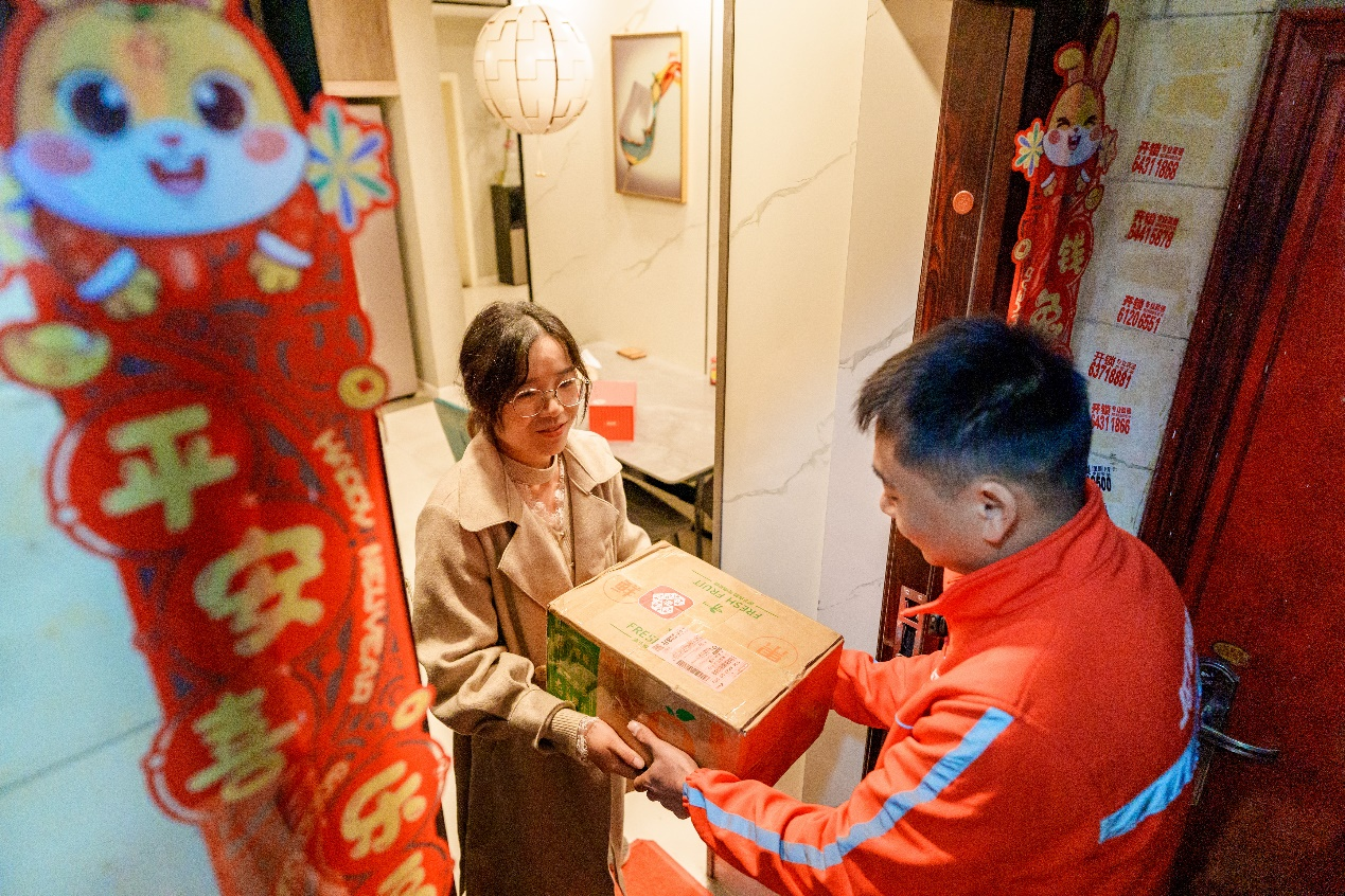拼多多诞生全年第1500亿包裹 西进行动推动中西部消费潜能释放